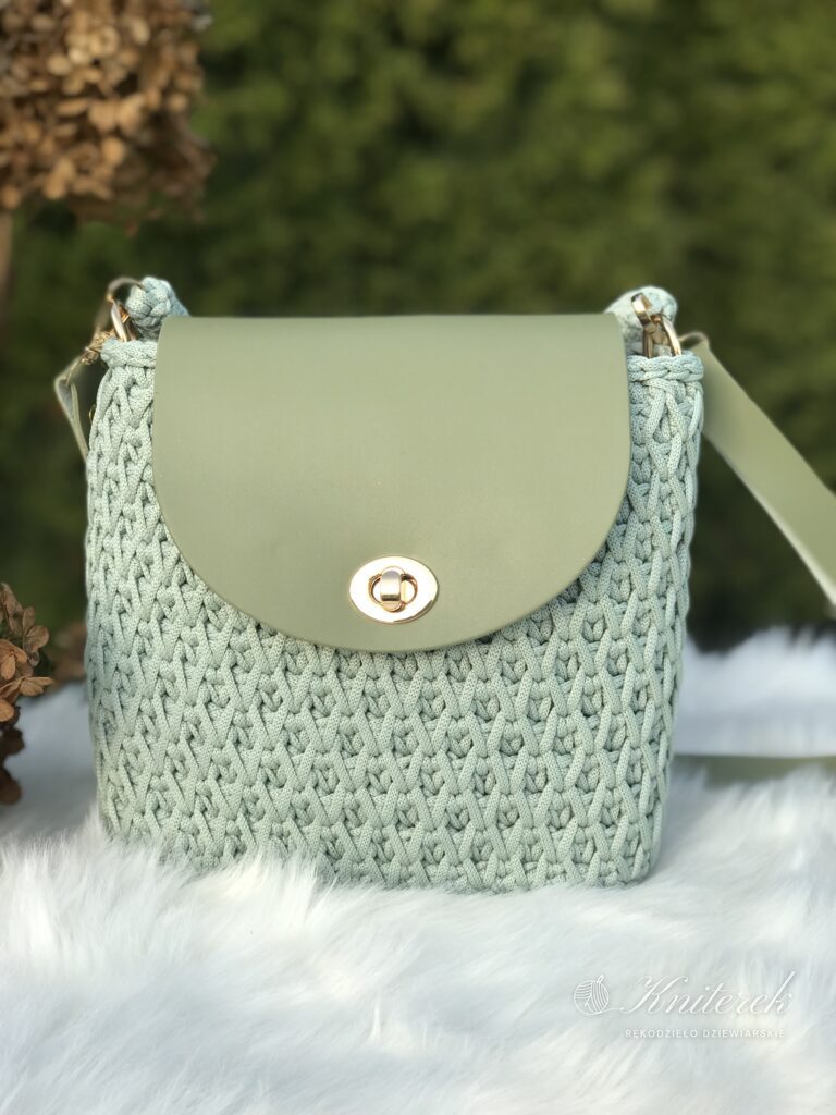 Torebka handmade-listonoszka,pistacja – wodoodporna, ze sznurka poliestrowego.