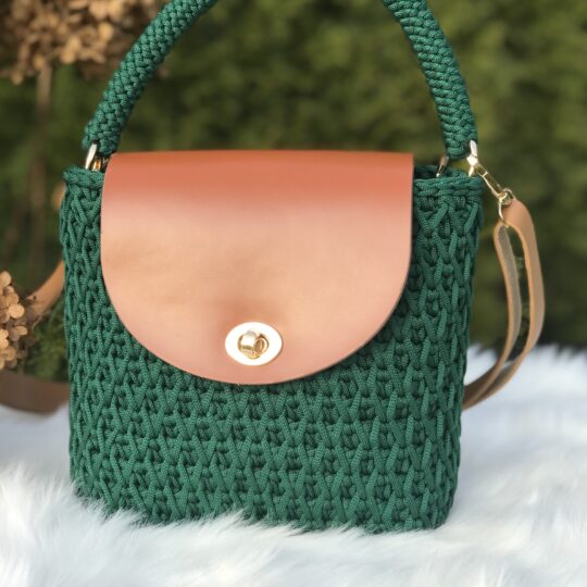 Torebka handmade listonoszka butelkowa zieleń wodoodporna sznurekpoliestrowy.