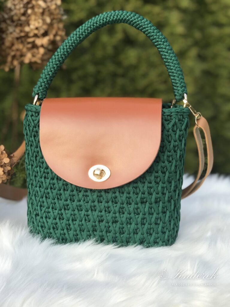 Torebka handmade listonoszka butelkowa zieleń wodoodporna sznurekpoliestrowy.