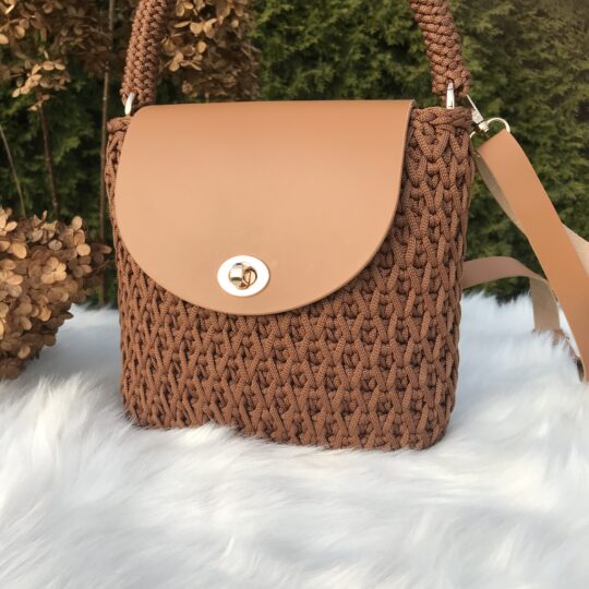 Torebka handmade listonoszka cynamonowa – wodoodporna, z sznurka poliestrowego