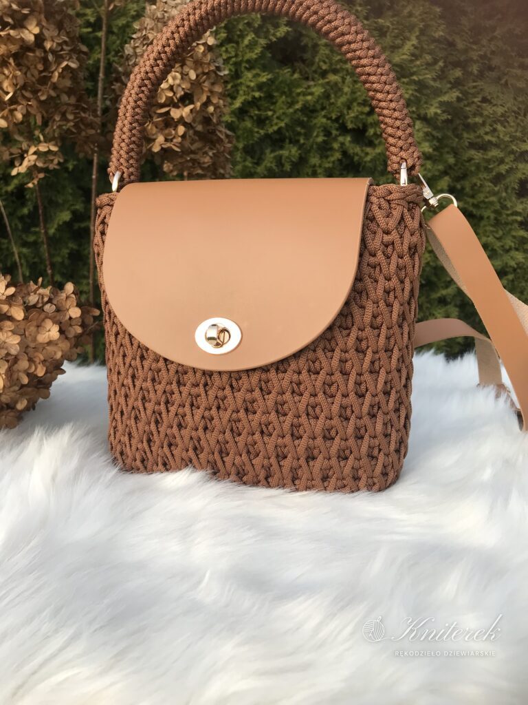 Torebka handmade listonoszka cynamonowa – wodoodporna, z sznurka poliestrowego