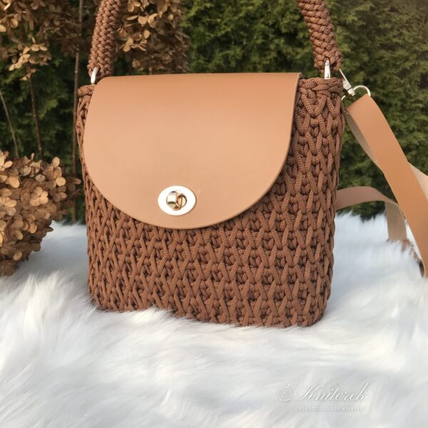 Torebka handmade listonoszka cynamonowa – wodoodporna, z sznurka poliestrowego