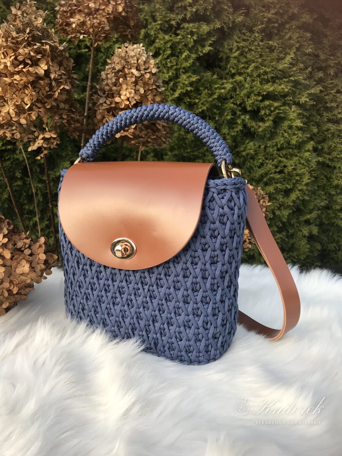 Torebka handmade listonoszka, dżins – wodoodporna, ze sznurka poliestrowego.