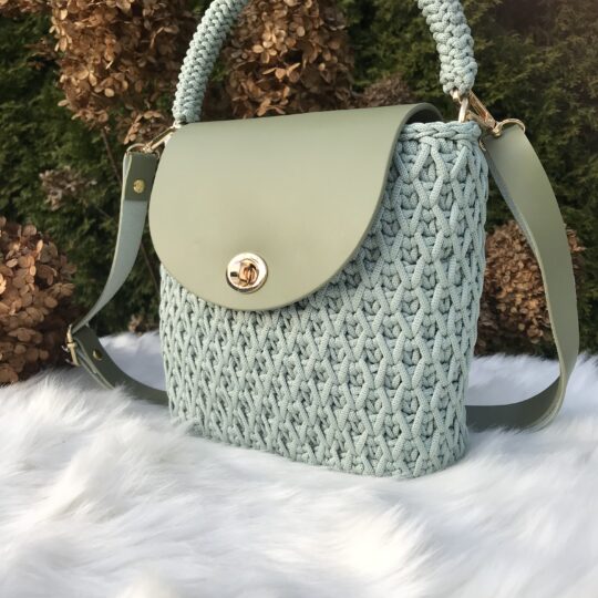 Torebka handmade-listonoszka,pistacja – wodoodporna, ze sznurka poliestrowego.