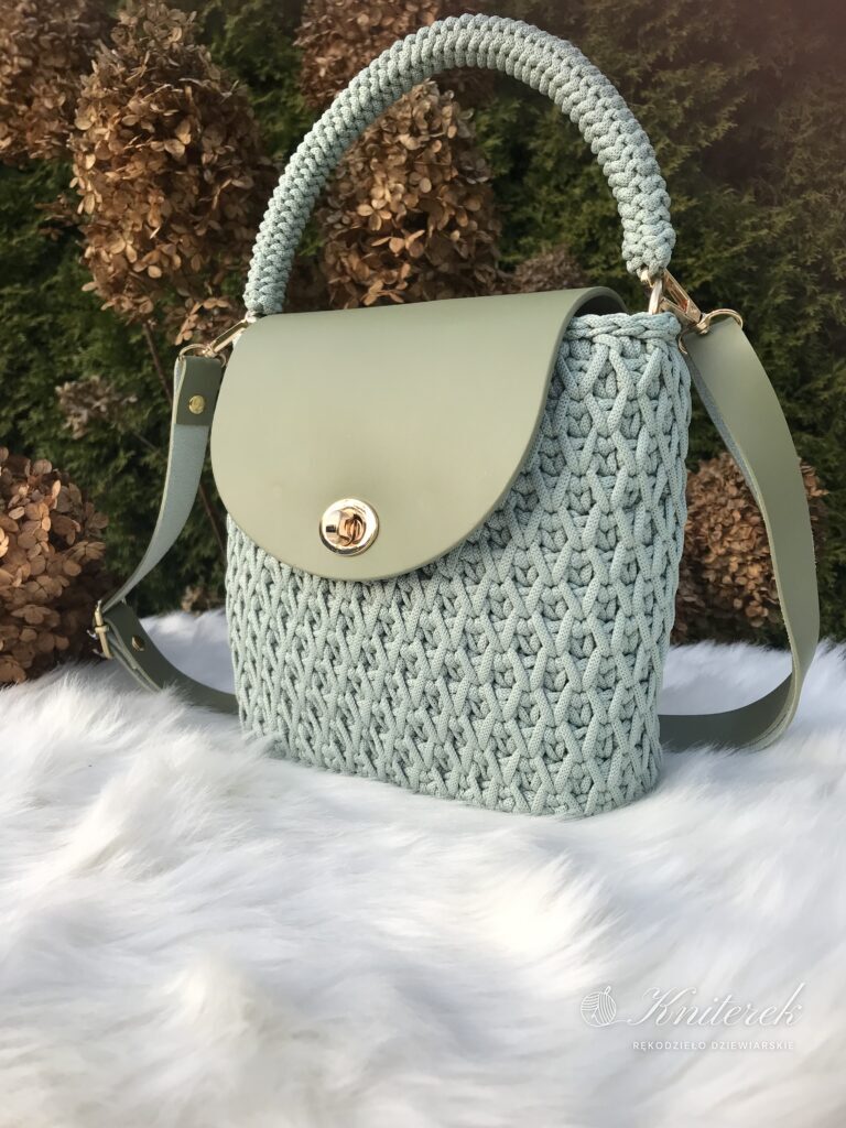 Torebka handmade-listonoszka,pistacja – wodoodporna, ze sznurka poliestrowego.