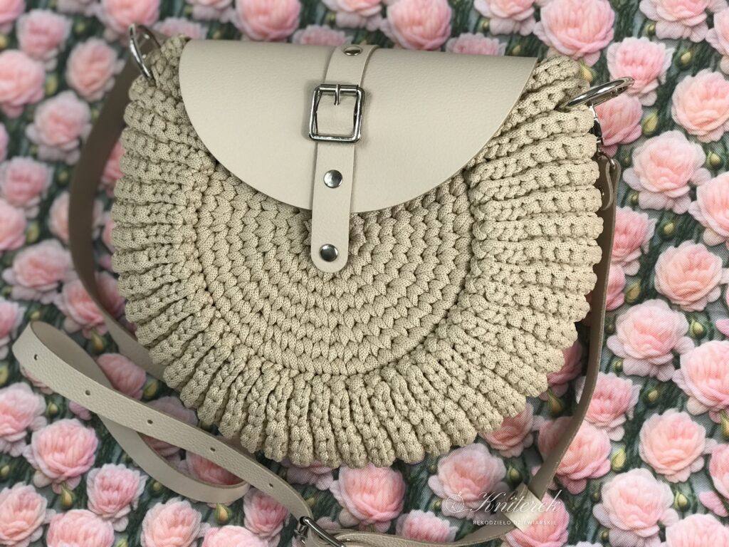 Torebka Oreo Handmade – waniliowa, sznurek poliestrowy, skórzane dodatki.