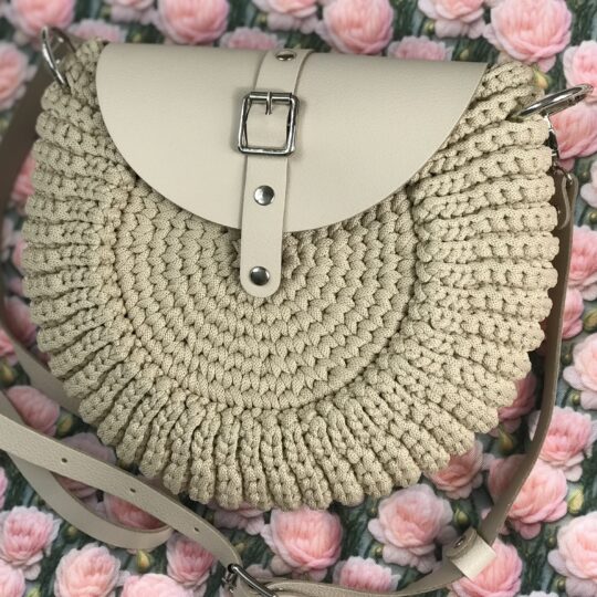 Torebka Oreo Handmade – waniliowa, sznurek poliestrowy, skórzane dodatki.